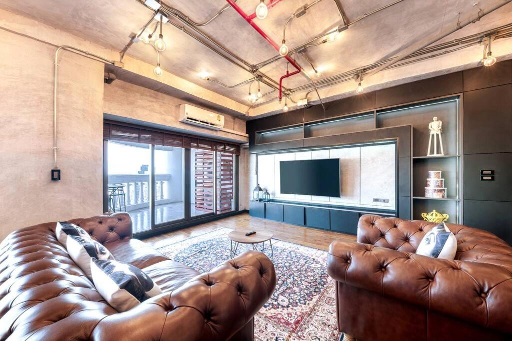 Central Bangkok Loft Style Skyline 100 sq.m. Apt - Housity