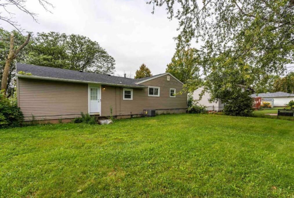 Amazing Ranch Mins away from Airprt/RIT/DWTN/UofR - Housity