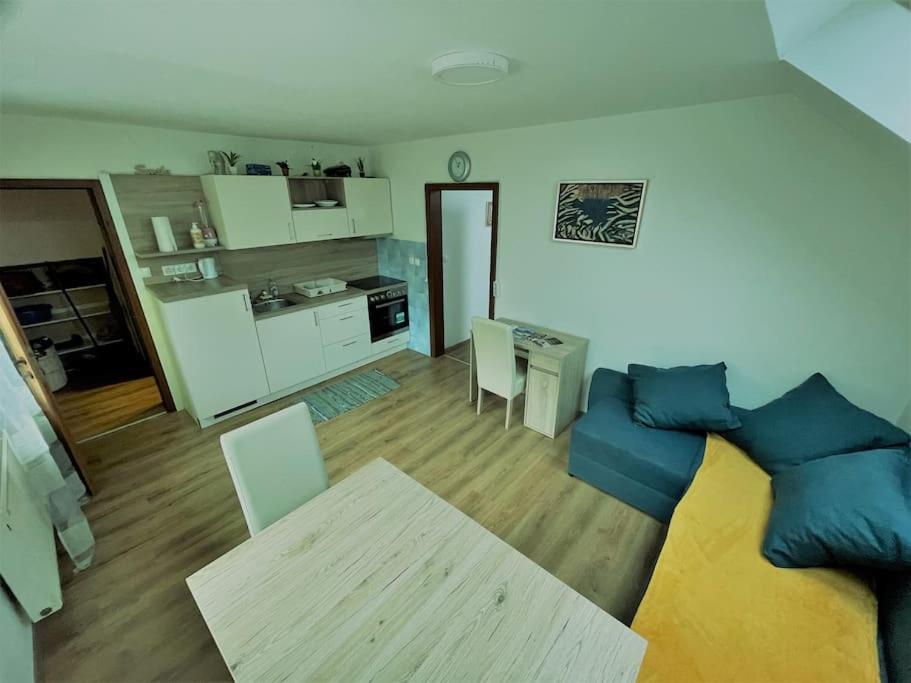 Apartma Butterfly - Housity