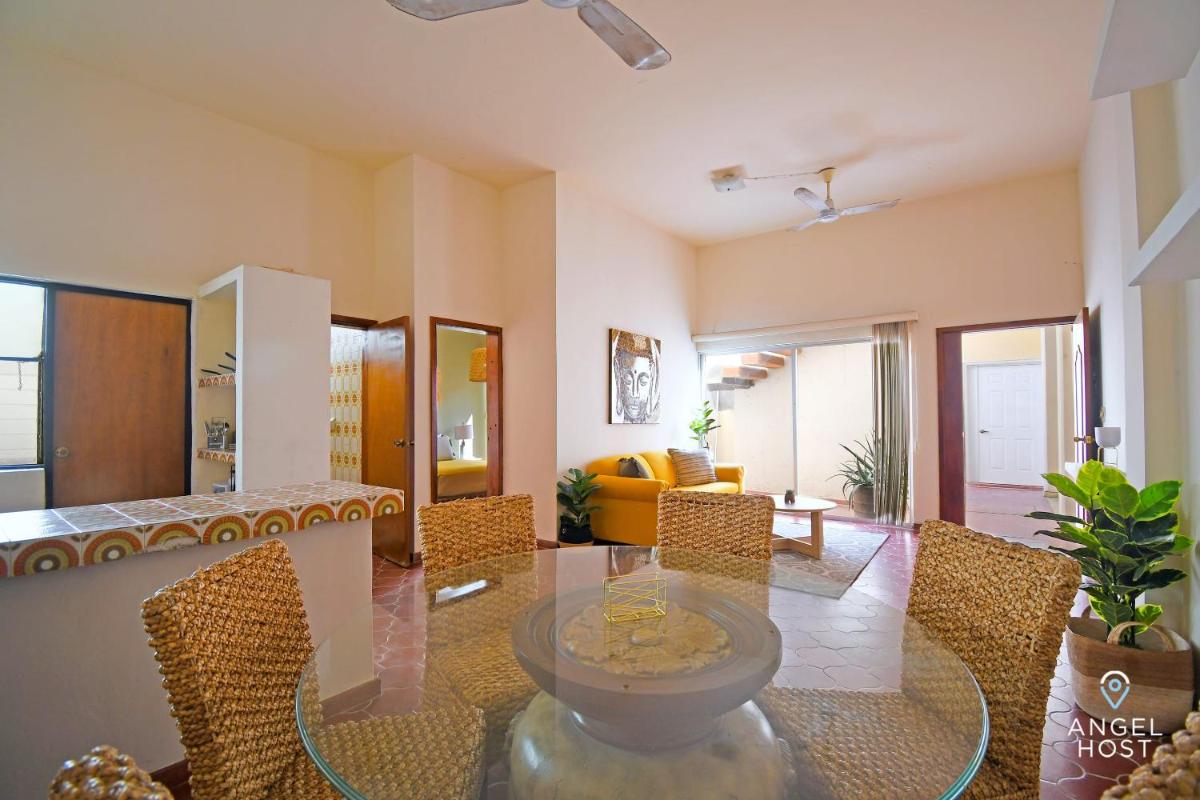 Colorful & Spacious Zen APT 2 Blocks to the Beach - Hizvo