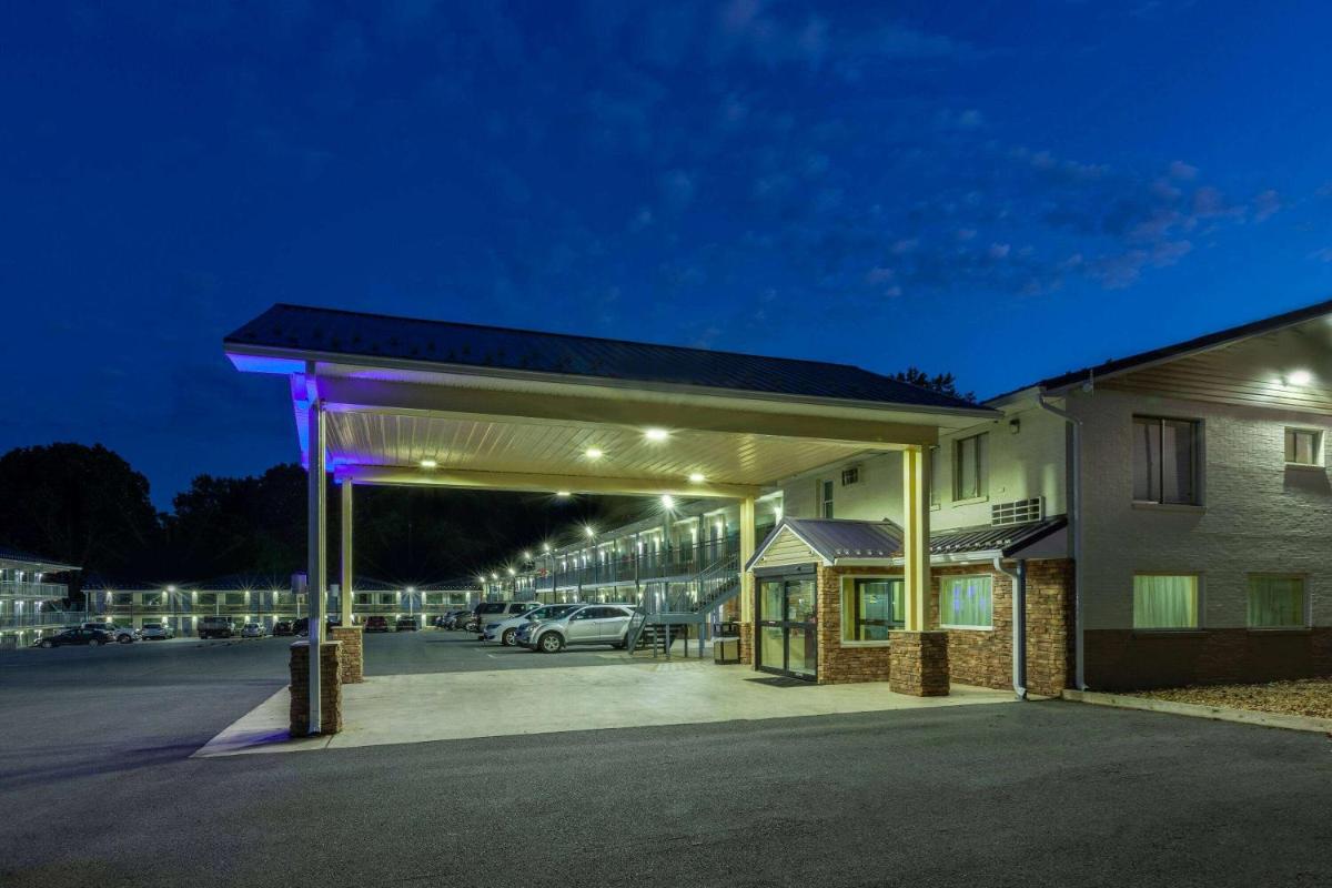 Days Inn by Wyndham Charles Town - Housity
