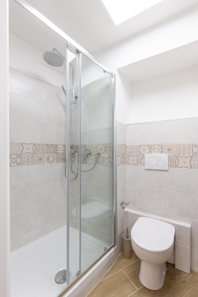 Gentile Suites - Private Rooms - Housity