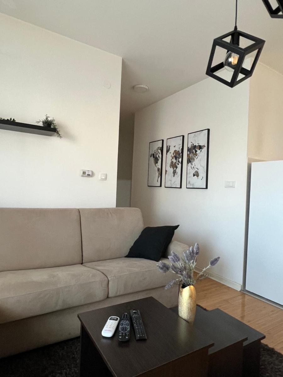 Delete 7 Altina-Zemun - Housity