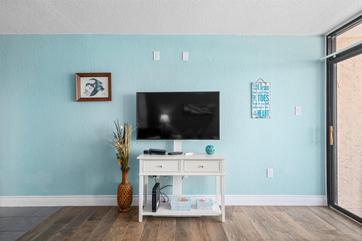 LR 211 - Rod and Reel - Housity