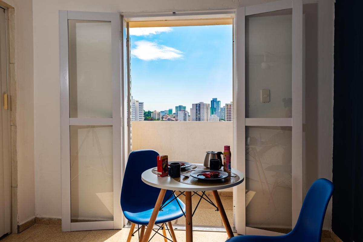 Loft 02, 30m2 com Sacada, Iptv e Wi-fi 100mb - Housity