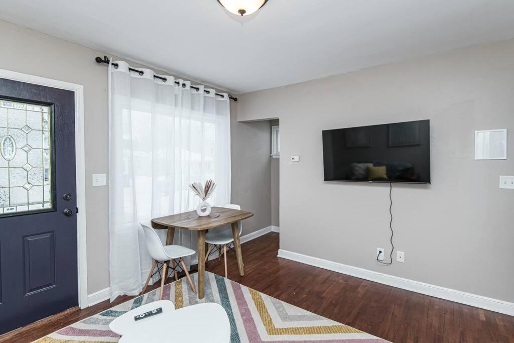 Family and pet friendly home near Mayo campuses! - Housity