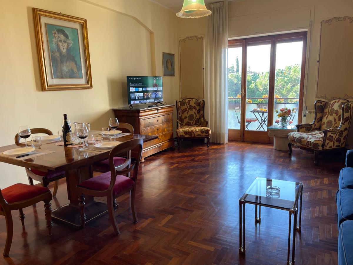 Lady House - Housity