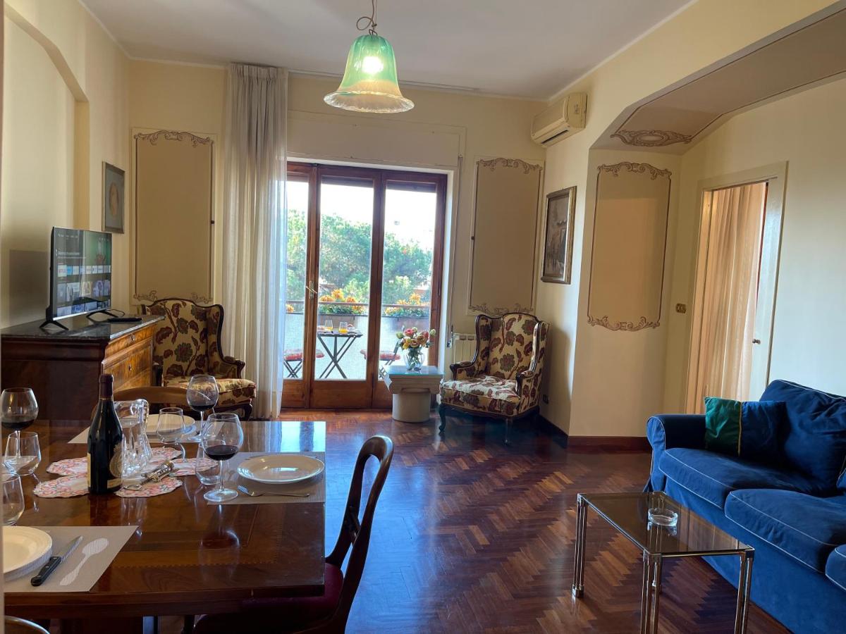 Lady House - Housity