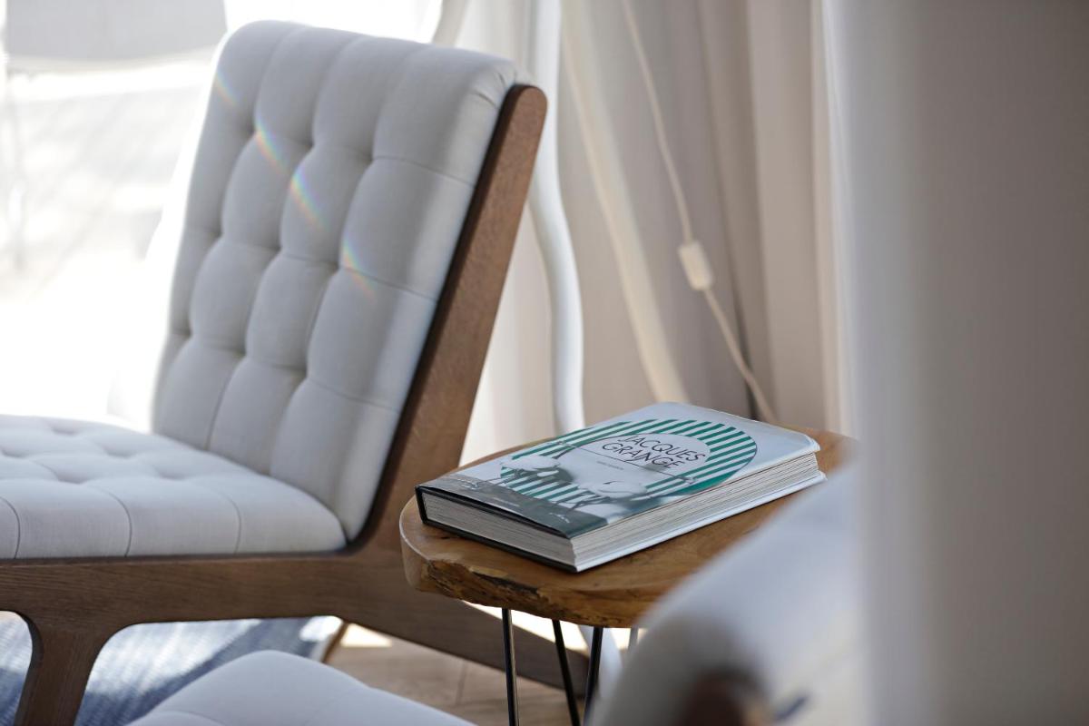 Uma área de estar em Sublime Comporta Country Retreat & SPA