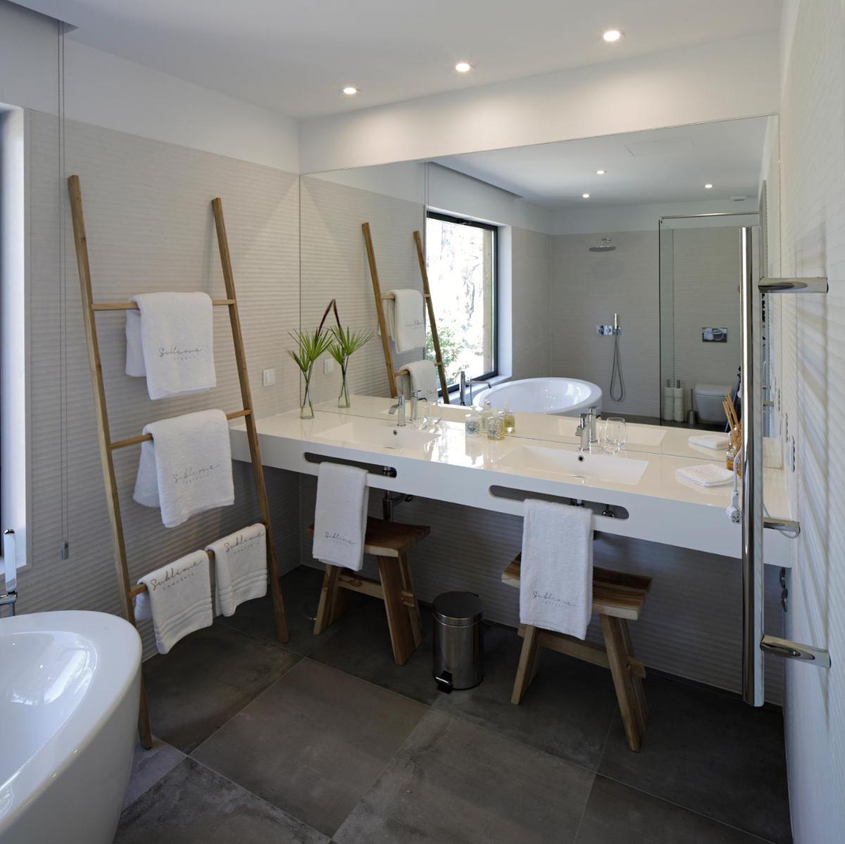 Uma casa de banho em Sublime Comporta Country Retreat & SPA