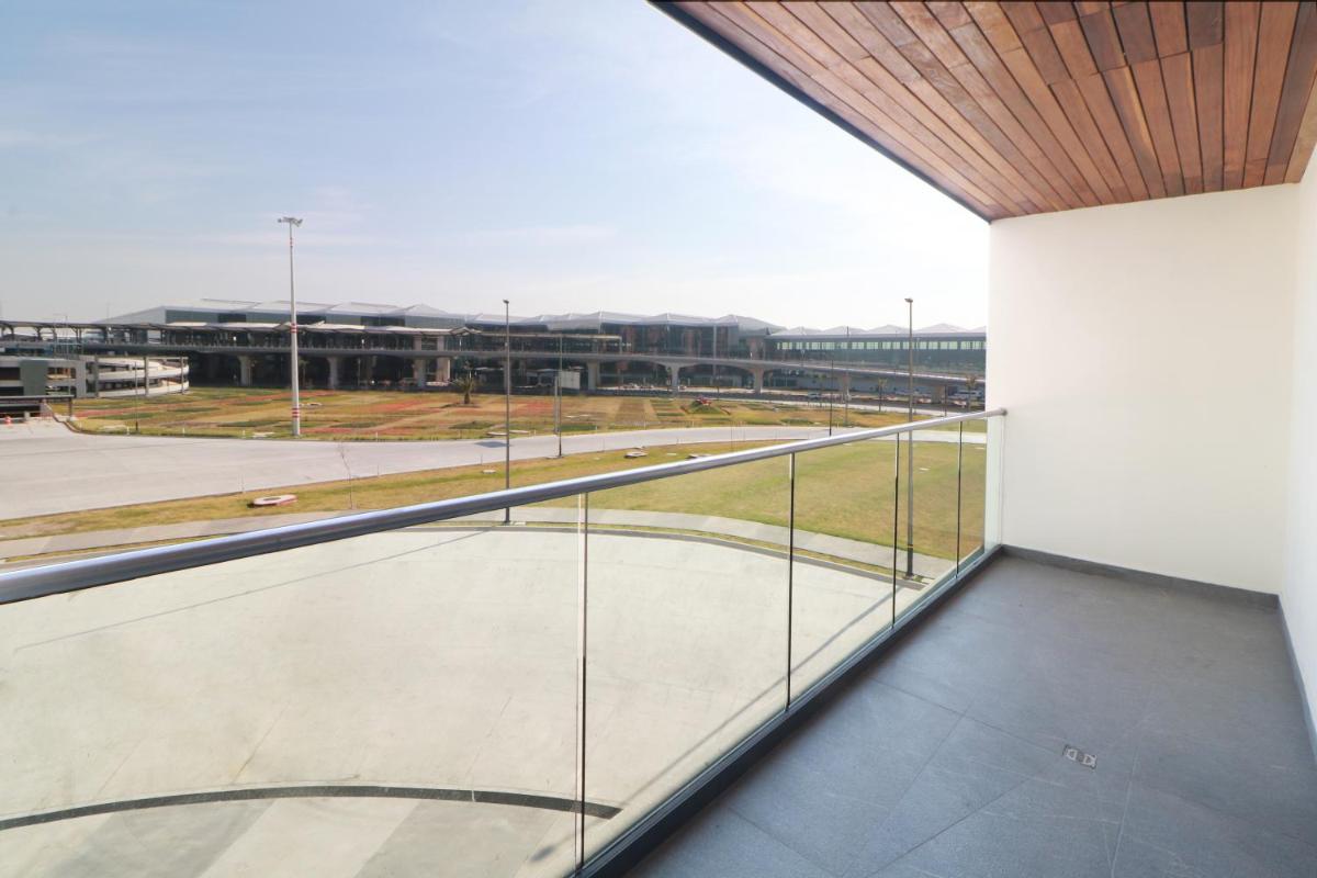 Holiday Inn & Suites - Mexico Felipe Angeles Airport by IHG - Housity