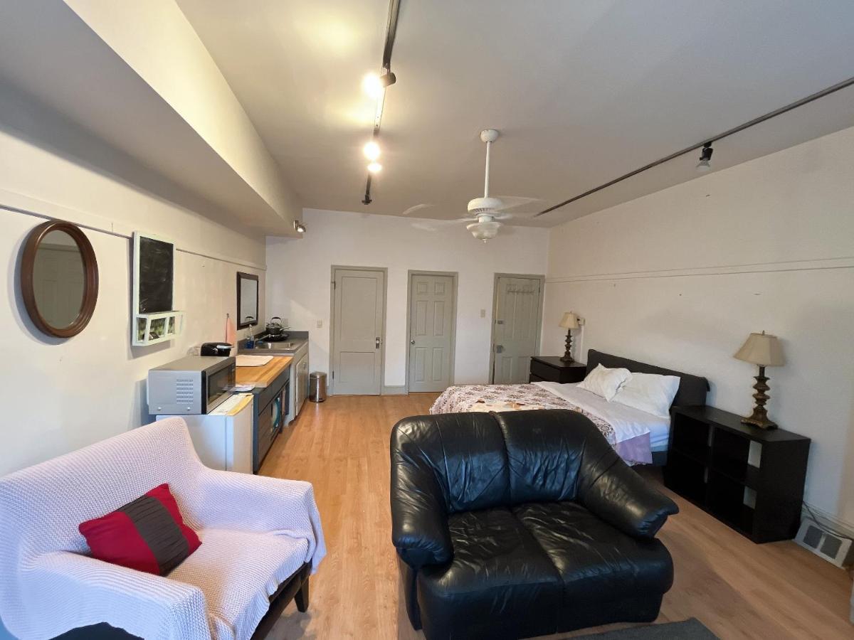 Lovely Northern Liberty Studio 1 Queen 1 Sleeper Kitchen Full Bath Apt B - Housity