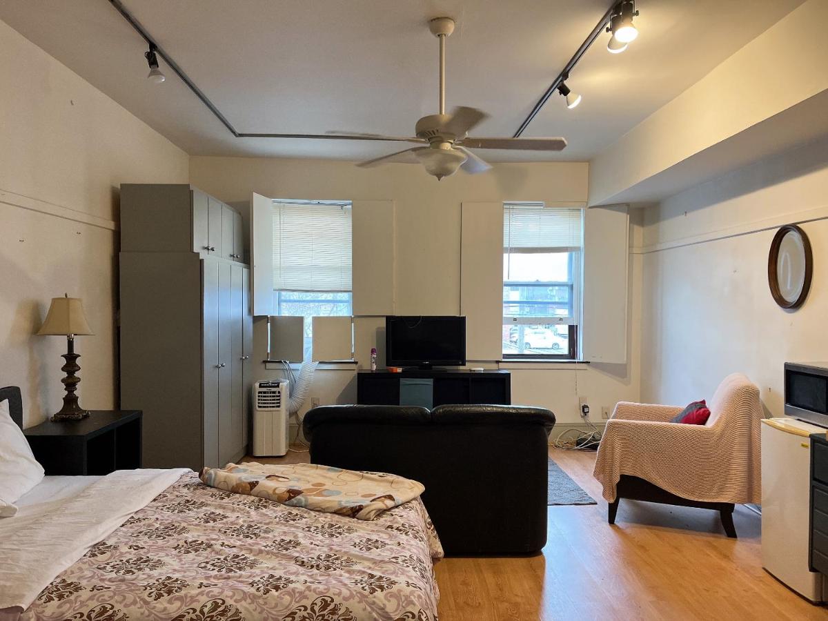 Lovely Northern Liberty Studio 1 Queen 1 Sleeper Kitchen Full Bath Apt B - Housity
