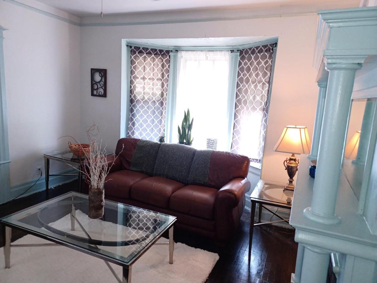 Detroit Grace in Space Private Room Near Downtown - Housity