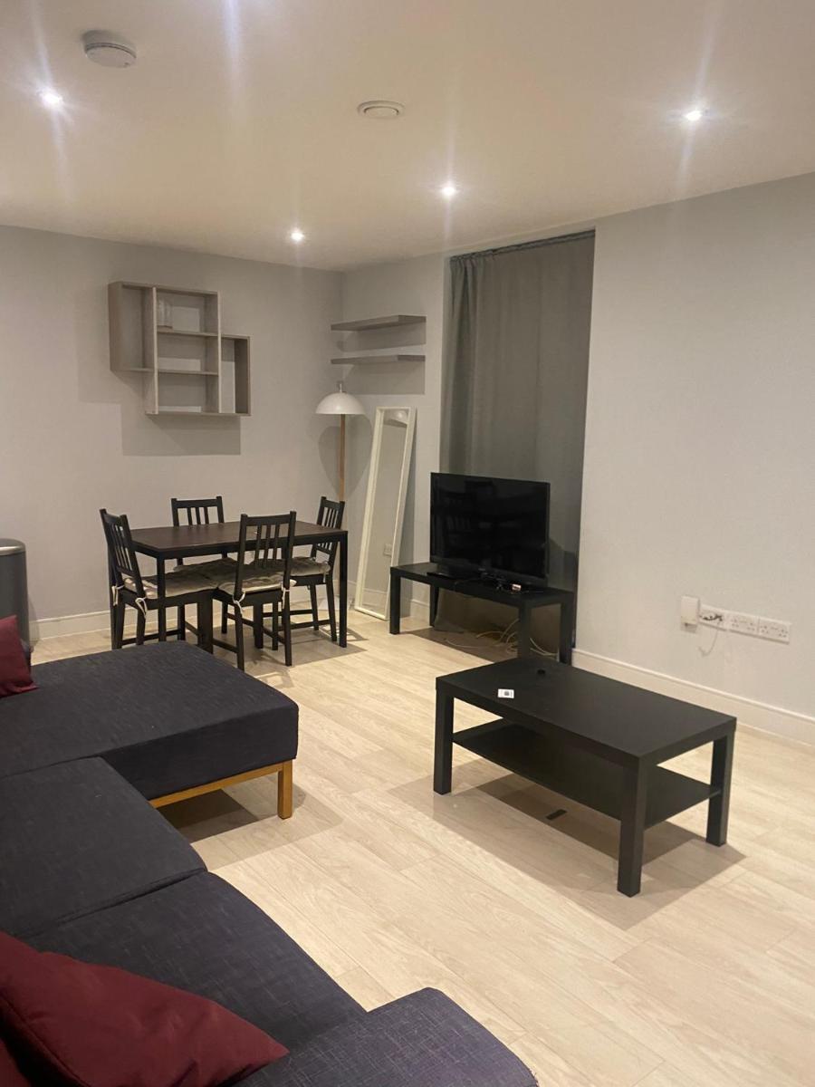 Luxury 2 Bedroom Apartment in London - Housity