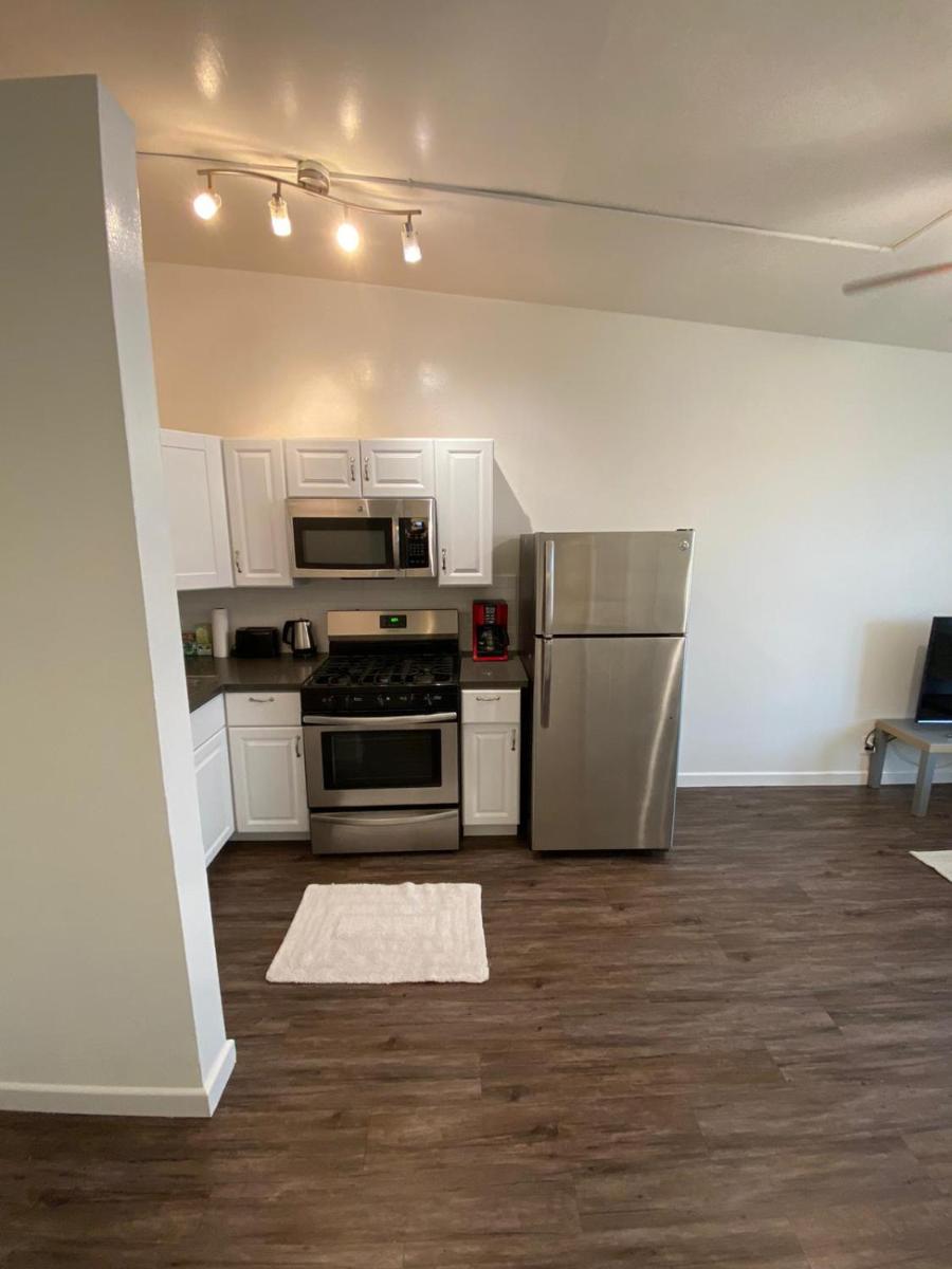Suitetrails - Cozy andComfortable Hollywood Apartment