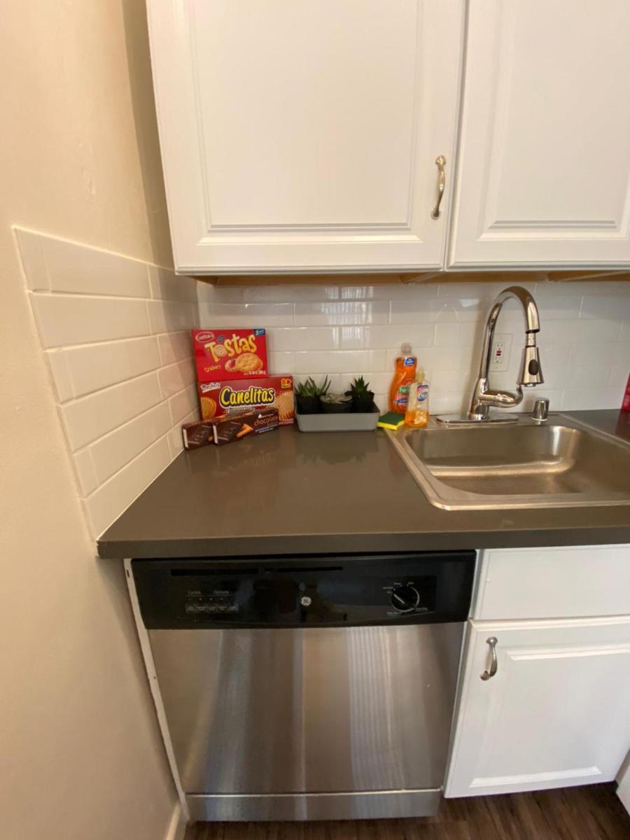 Suitetrails - Cozy andComfortable Hollywood Apartment