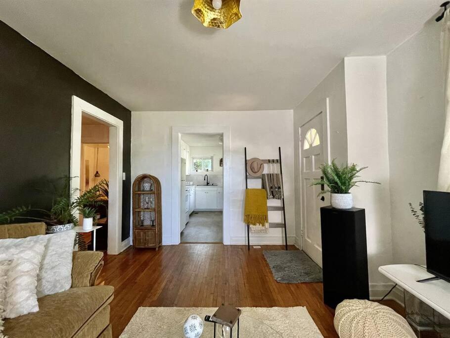 Designer Yadkin Valley Escape - Housity