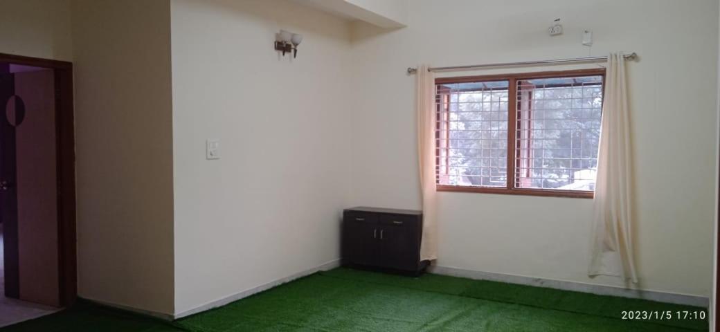 Gurgaon 4 roomed entire house with private garden n terrace - Housity