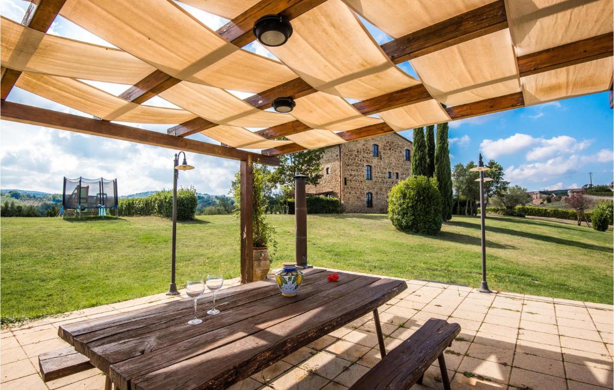 2 Bedroom Stunning Home In Montaione - Housity