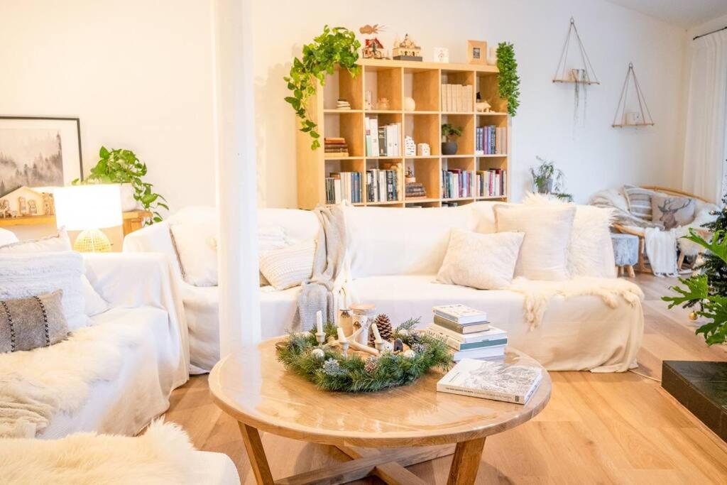Tranquil Treehouse Retreat - Housity