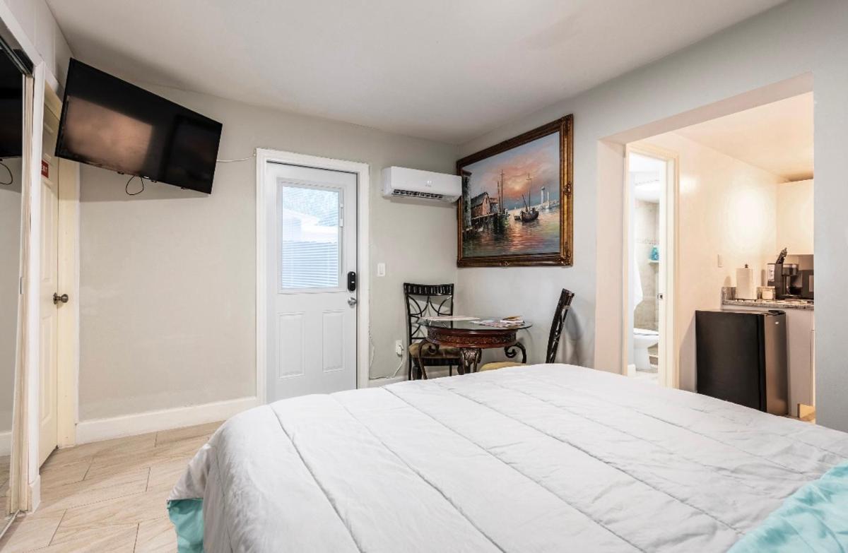 Jony’s Oasis - Housity