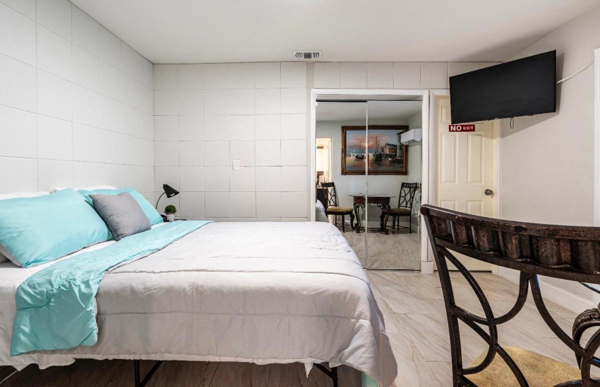 Jony’s Oasis - Housity