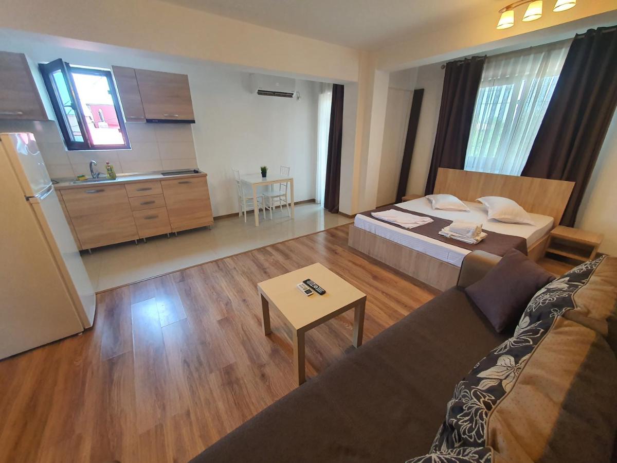 Villa Accommodation - Housity