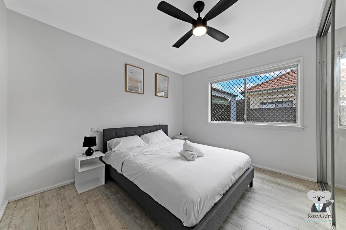 KozyGuru / Fairfield / 3 Bed House / Free Internet / Free Parking NFA011-House - Housity