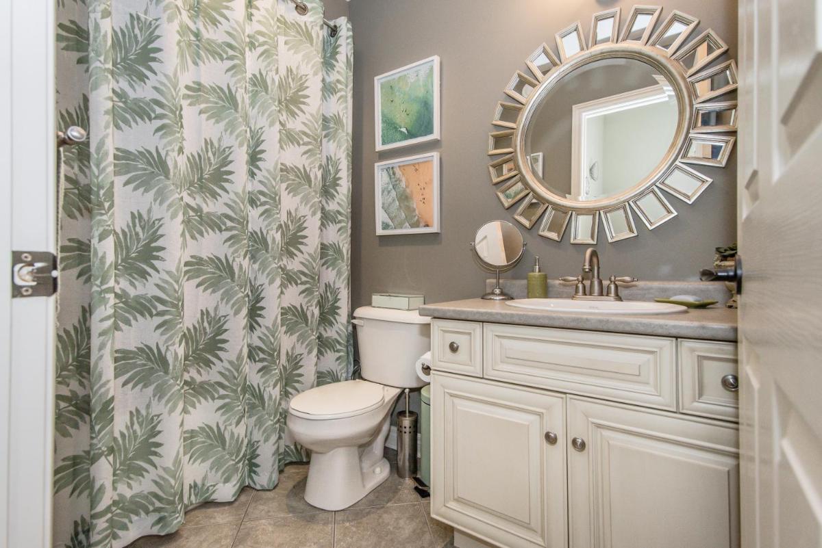 Luxury 2500 sqft Bungaloft w/ Fp - Housity