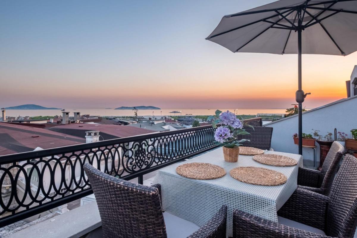 Peaceful Flat with Adalar View, Balcony and Terrace in Maltepe - Housity