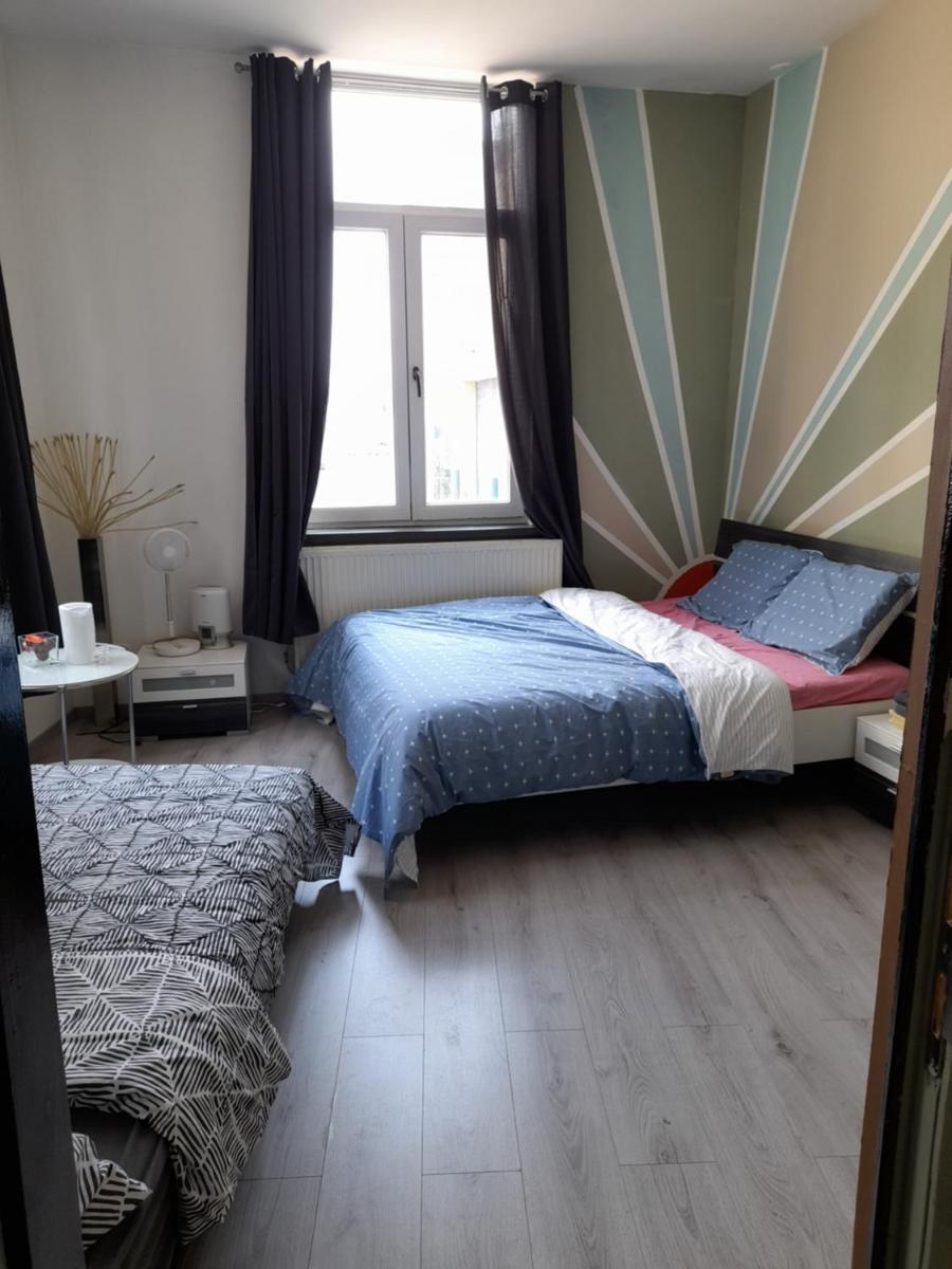 Large ROOM in house w shared kitchen & bathroom w free parking bluecard - Housity