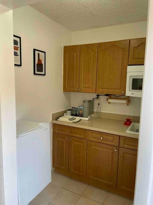 Spacious & Private Studio (Week/Monthly Discounts) - Housity