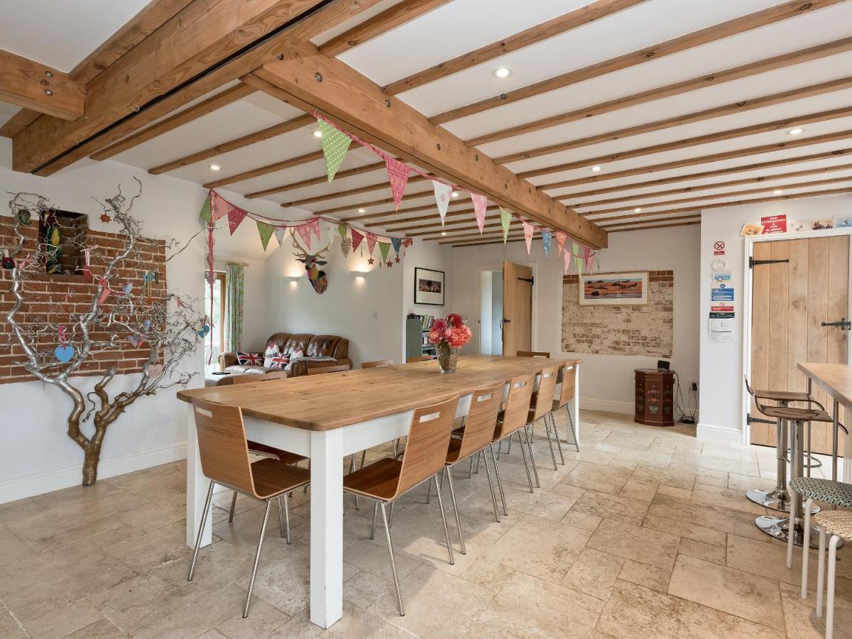 Country Barn - Housity