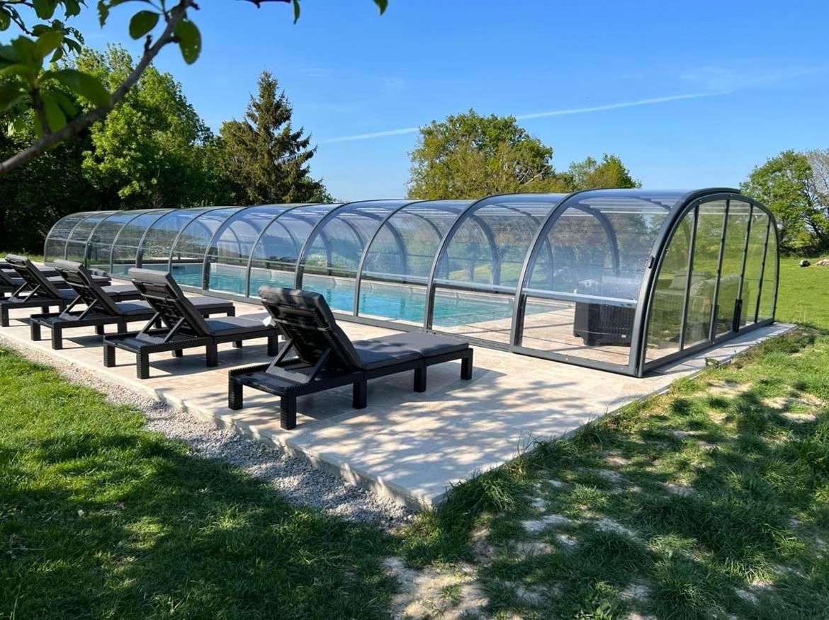 La Millière - Chambres d'hôtes - Piscine & campagne - Marie-Anne & Marie-Adélaïde - Housity