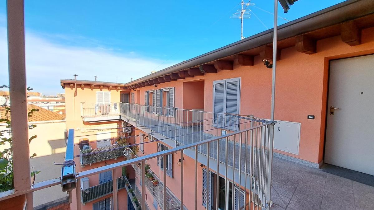 Gorla Skyline - Top Floor Apartment - Housity