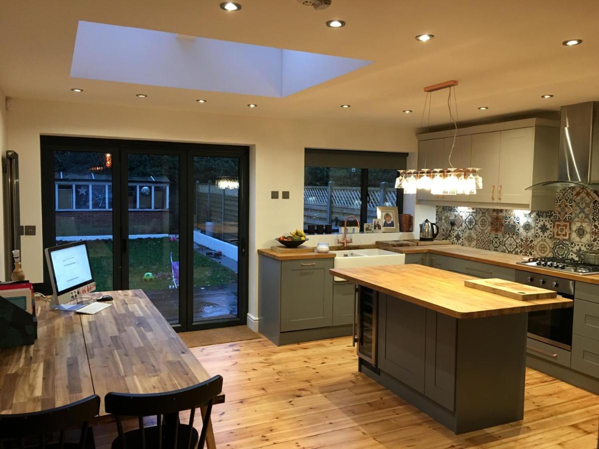 Three Bedroom Family home with garden in Walthamstow - Housity