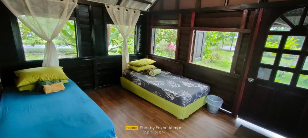 Bungalow Mat Hj Limah - Housity
