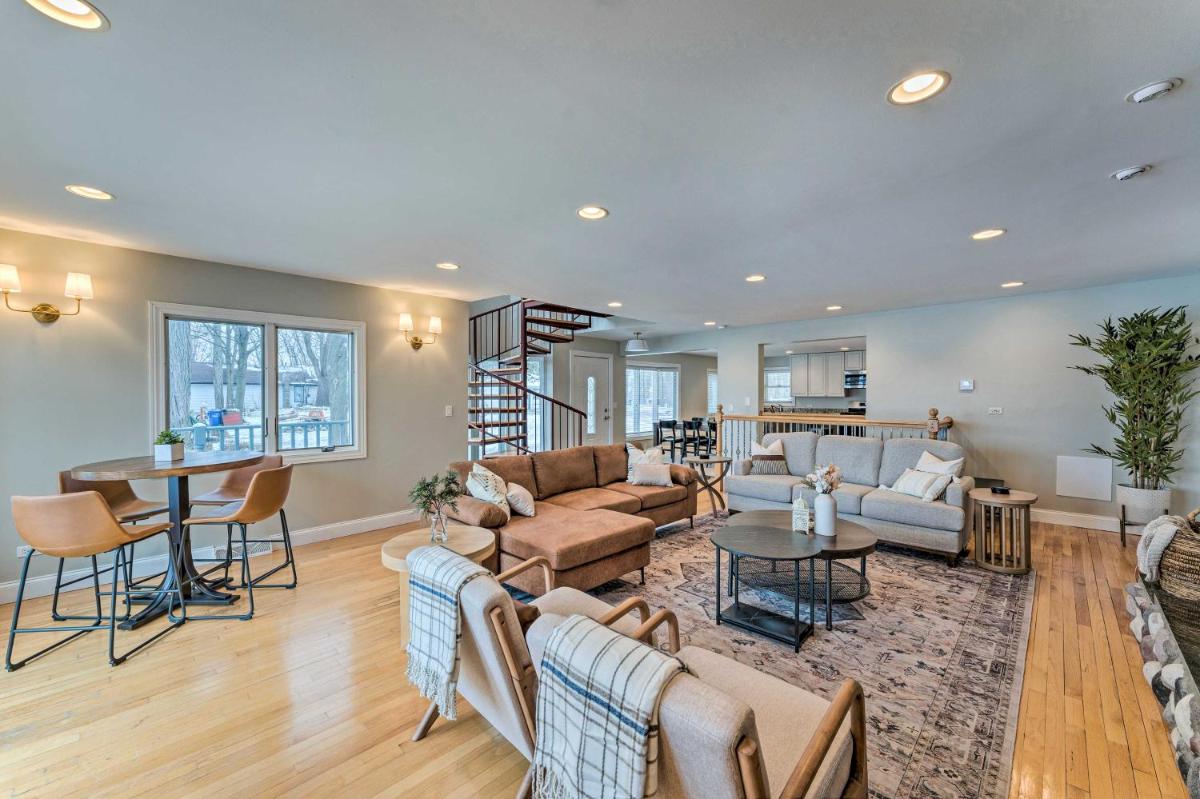 Lakefront Genoa City Home with Private Beach - Housity