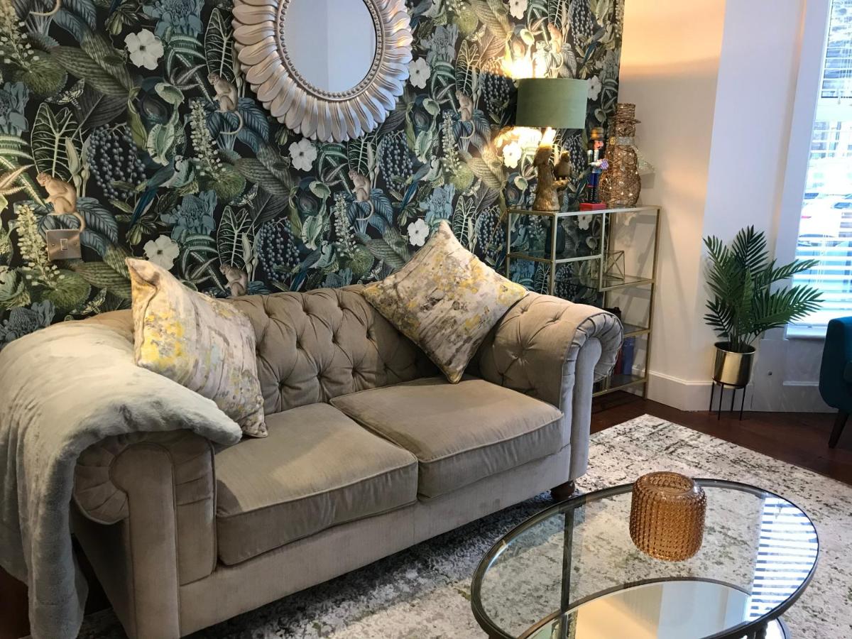 The Cheltenham, stylish 1-bed Victorian apartment - Housity