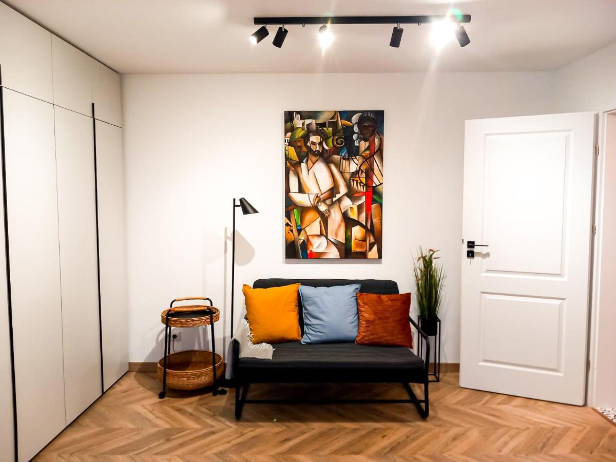 Timpuri Noi studio with self check in - Housity