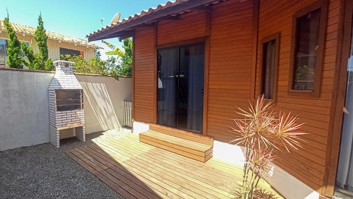 Casa a 100m da praia e a 800m do Beto Carrero - Housity