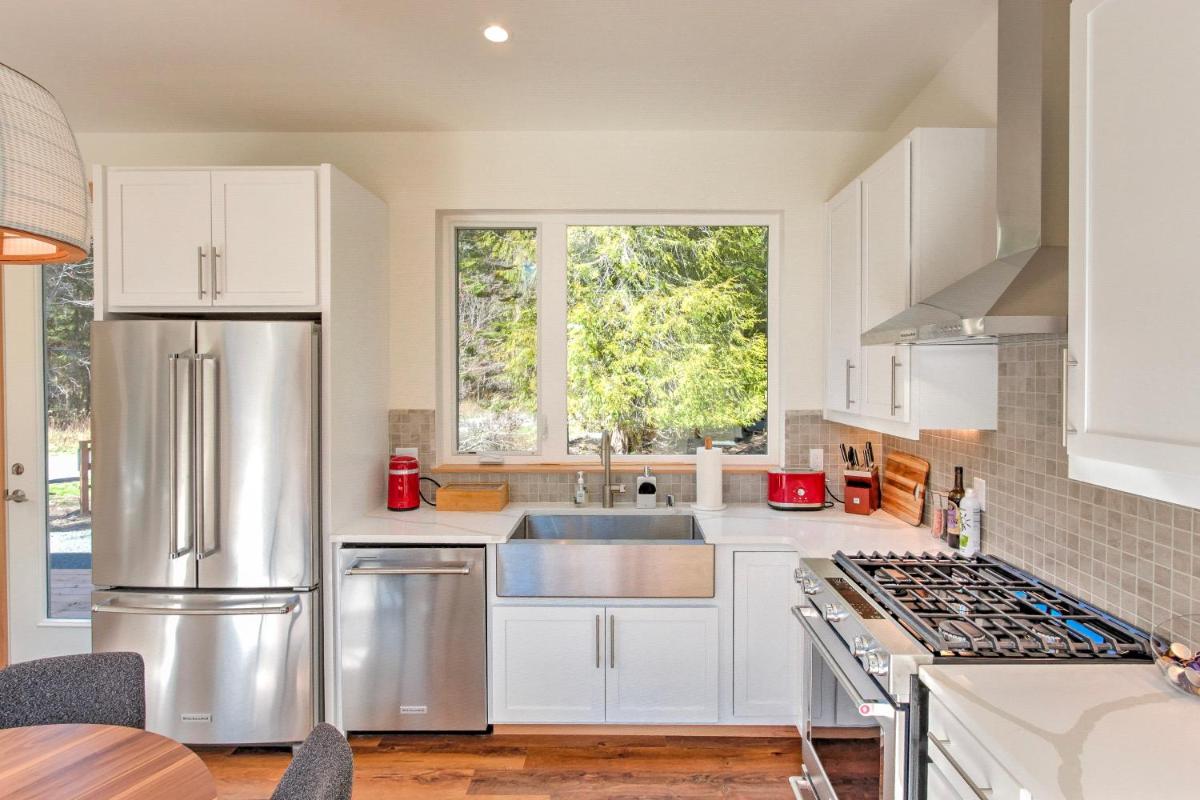 Mountain Cabin with Views at White Pass and Mount Rainier National Park - Housity