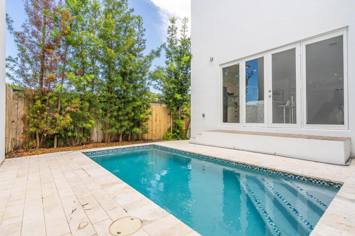 Casa Fico Bianco Modern Brickell Townhouse with Private Pool - Housity