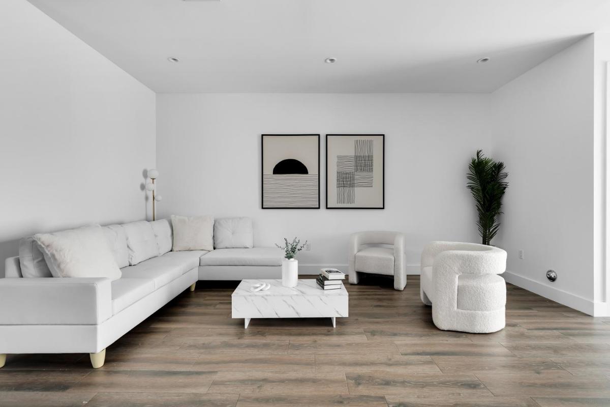 Casa Fico Bianco Modern Brickell Townhouse with Private Pool - Housity