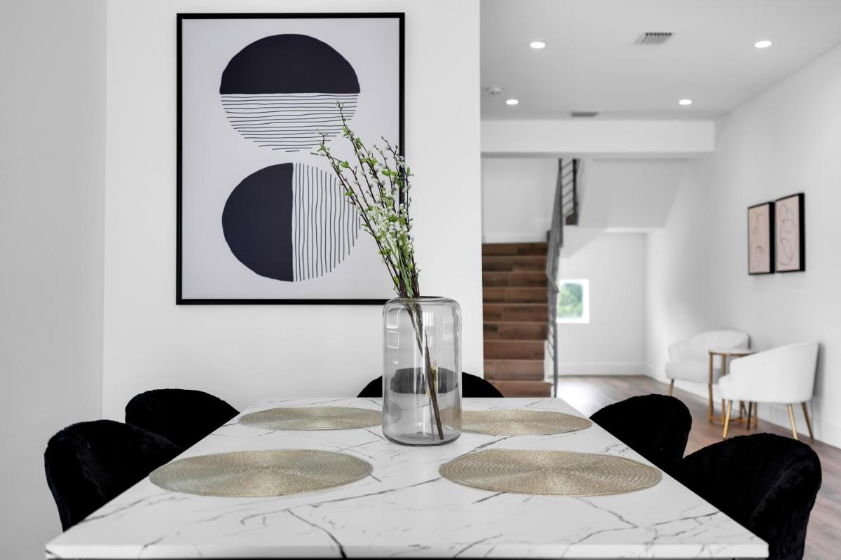 Casa Fico Bianco Modern Brickell Townhouse with Private Pool - Housity