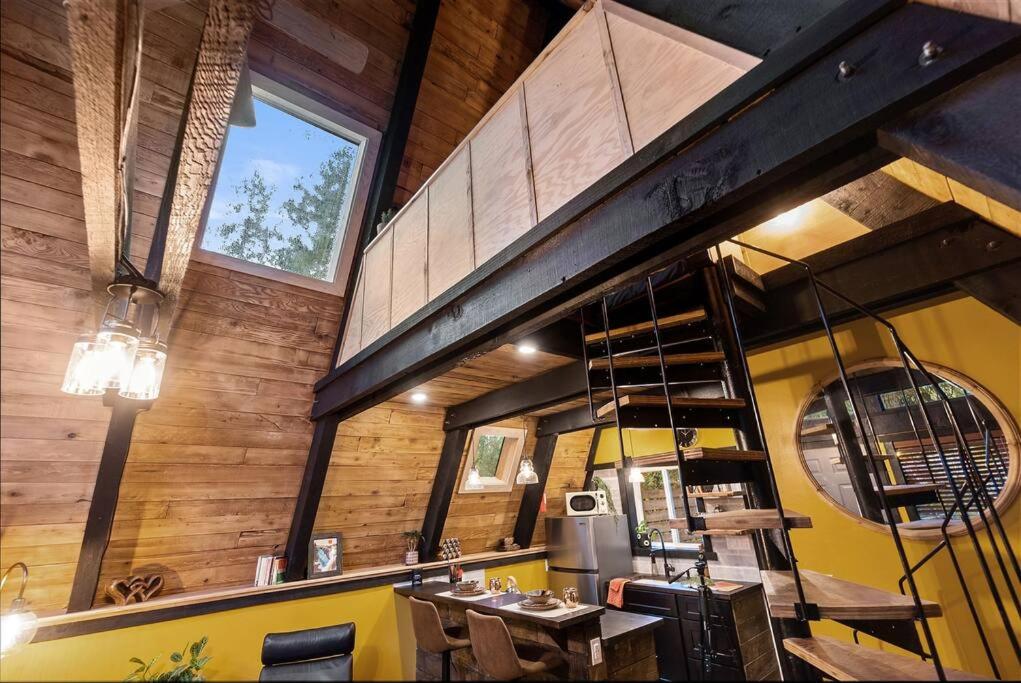 Epic view A-frame - Hot-tub, Firepit, & Fireplace - Housity