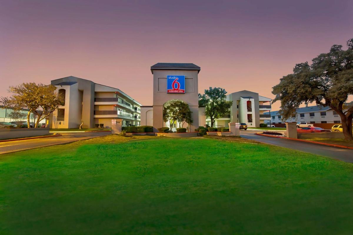 Studio 6-San Antonio, TX - Airport - Housity