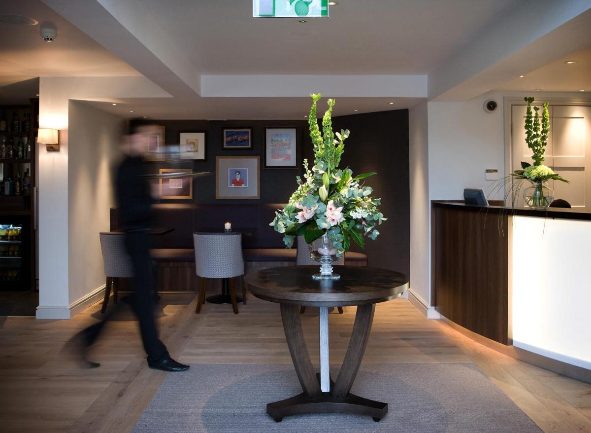 Castle Hotel & Apartments - Housity