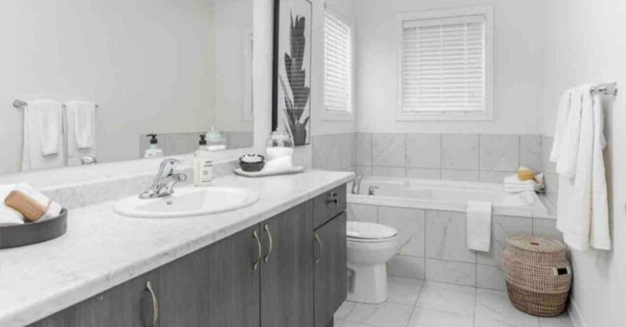 Distinguished & Polished 4 Bedroom Villa - Housity